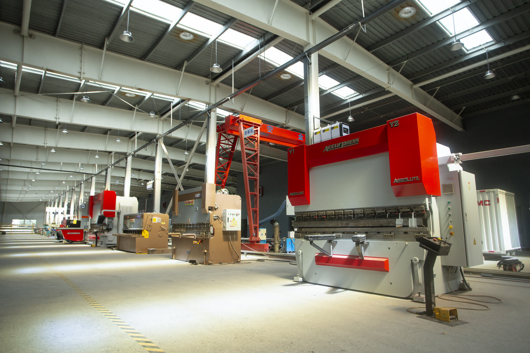 Body fabrication equipment inside the SZ AUTO workshop